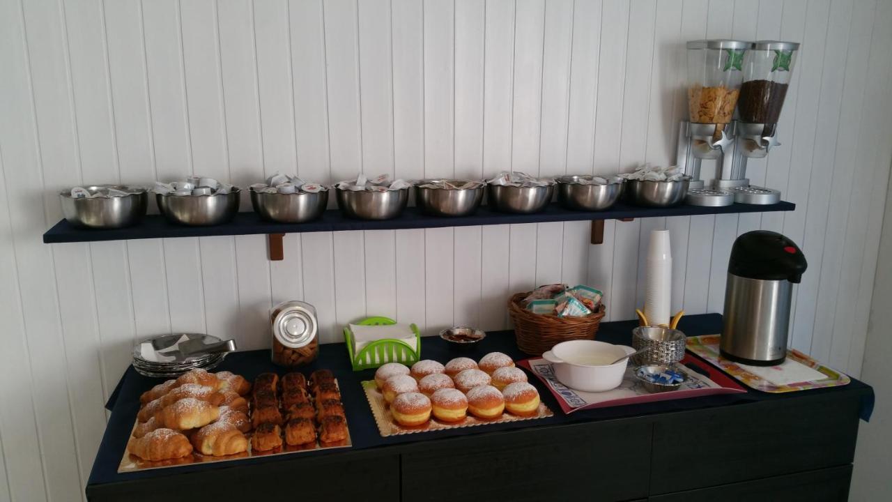 Fiorina Bed&Breakfast - Colazione Fino A Mezzogiorno - Beach Village Gratuito - Aquafan25 Oltremare20 Riccione Dış mekan fotoğraf