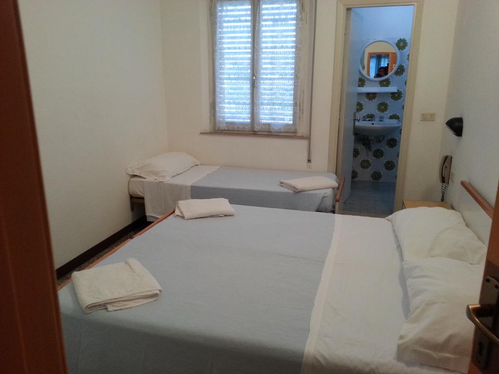 Fiorina Bed&Breakfast - Colazione Fino A Mezzogiorno - Beach Village Gratuito - Aquafan25 Oltremare20 Riccione Oda fotoğraf