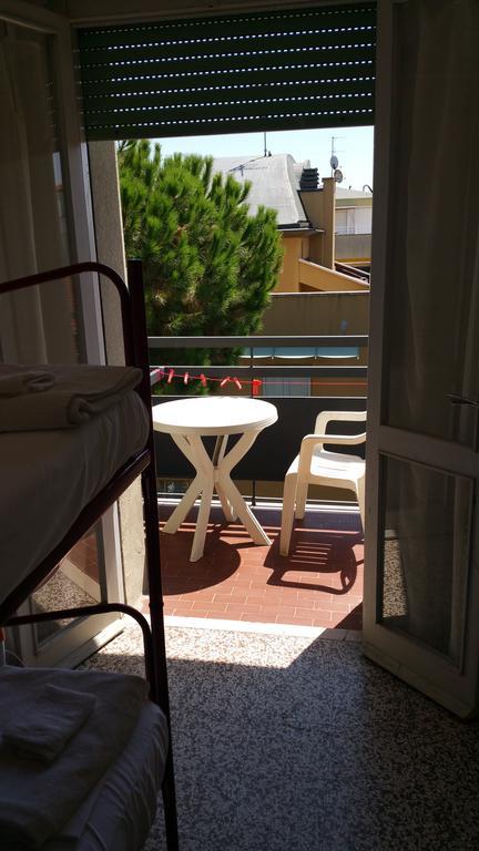 Fiorina Bed&Breakfast - Colazione Fino A Mezzogiorno - Beach Village Gratuito - Aquafan25 Oltremare20 Riccione Dış mekan fotoğraf