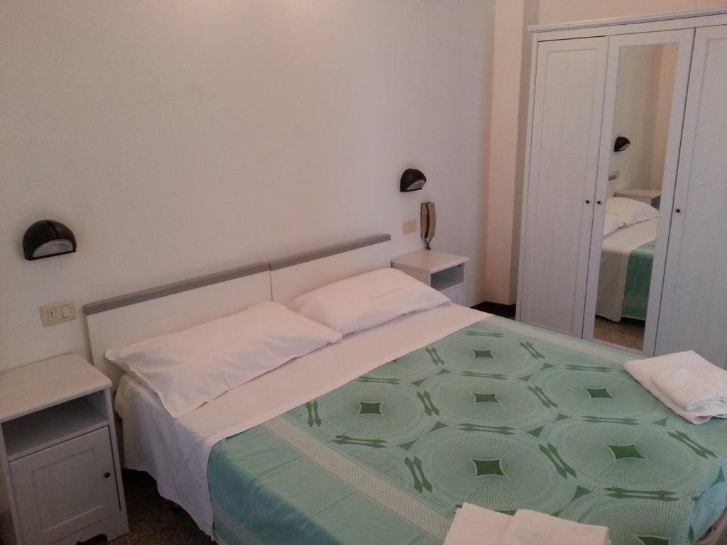 Fiorina Bed&Breakfast - Colazione Fino A Mezzogiorno - Beach Village Gratuito - Aquafan25 Oltremare20 Riccione Dış mekan fotoğraf